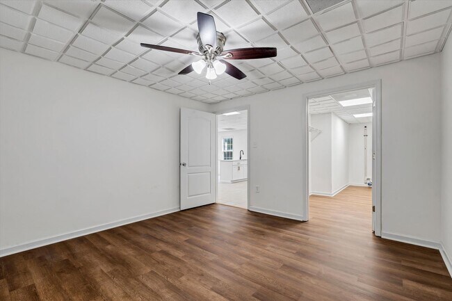 Building Photo - Spacious 5-Bedroom Home on 1.5+ Acres in West Side School District