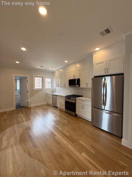 Building Photo - 35 Gore St