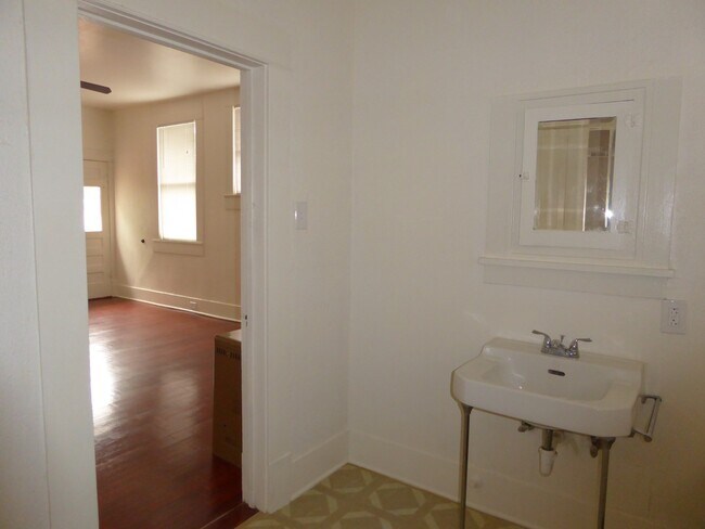Building Photo - Studio loft in Alta Vista