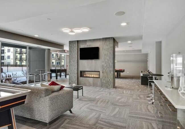 Building Photo - 2 bedroom in OAKBOOK TERRACE IL 60181