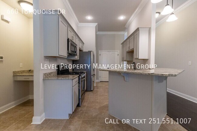 Building Photo - 660 Turquoise Dr