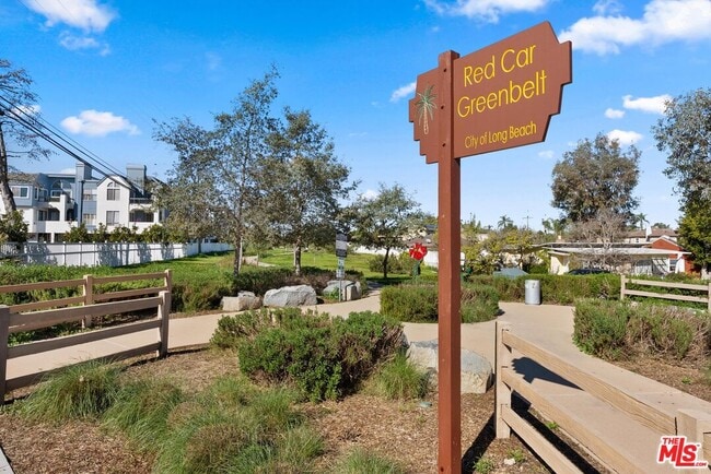 Building Photo - 4643 E 4th St