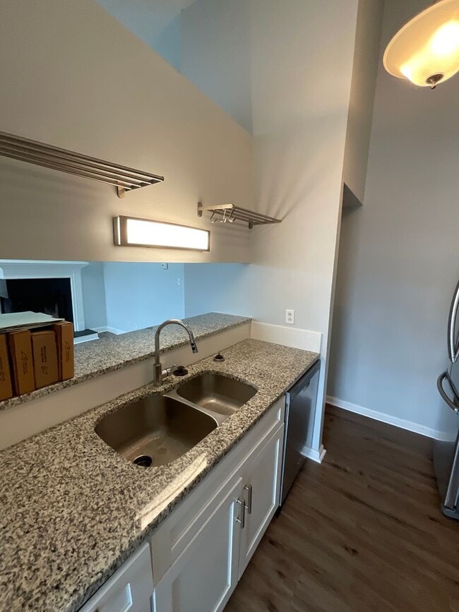 Building Photo - Charming Condo in Churchland Southwest