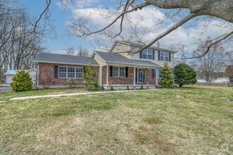 Building Photo - THIS IS THE ONE YOU HAVE BEEN WAITING FOR!...