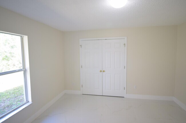 Building Photo - 2198 SW Cameo Blvd