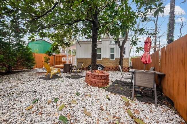 Building Photo - 414 Charles Pl