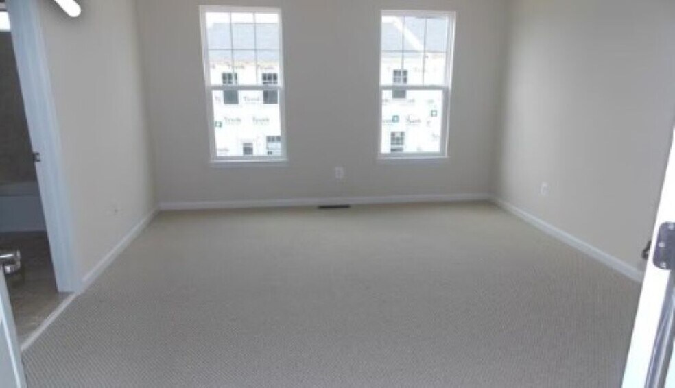 Building Photo - 44041 Eastgate View Dr