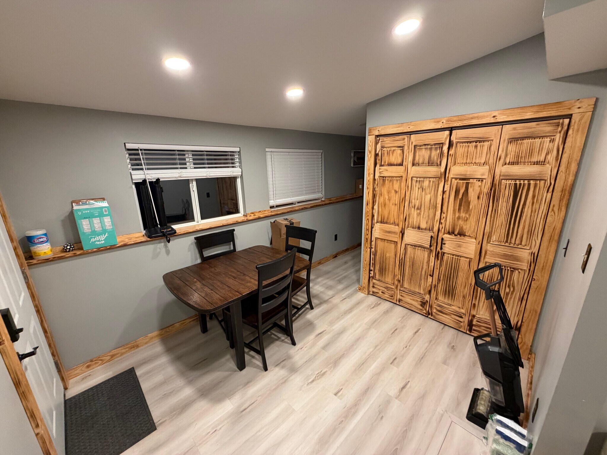 Dining room - 18619 S State Route D