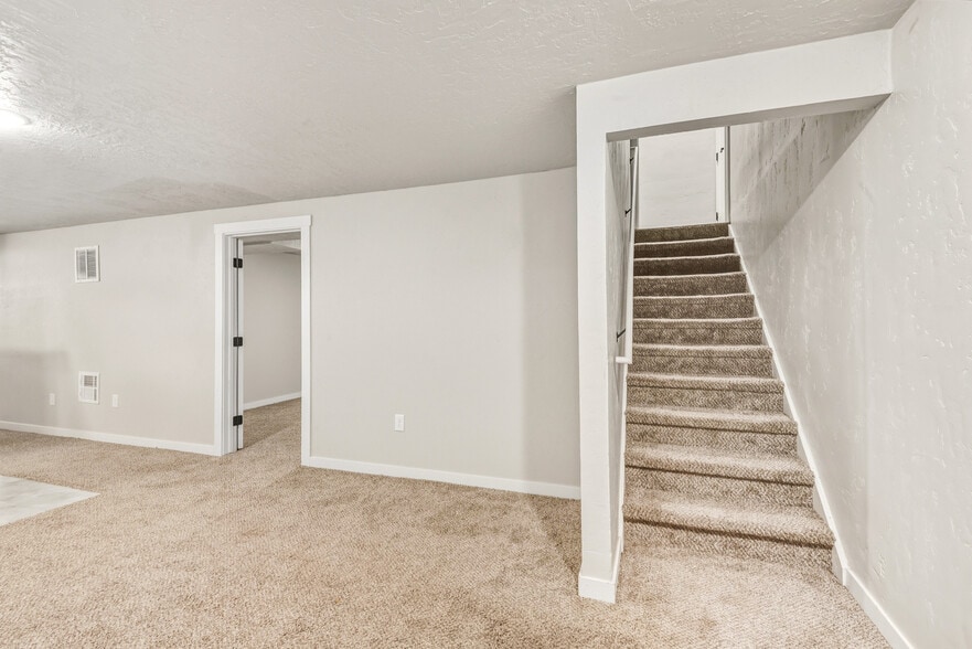 Building Photo - 2020 W Bedford Dr