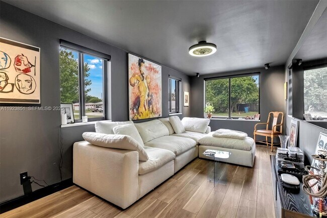 Building Photo - 530 NW 39th St