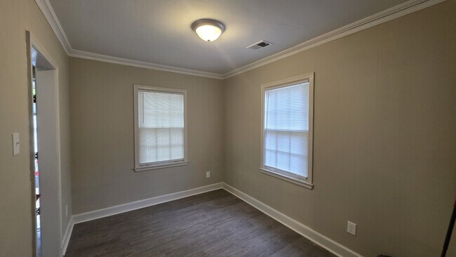 Building Photo - 3811 Vernon Ave