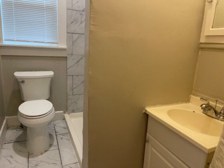 Building Photo - 534 E Sycamore St