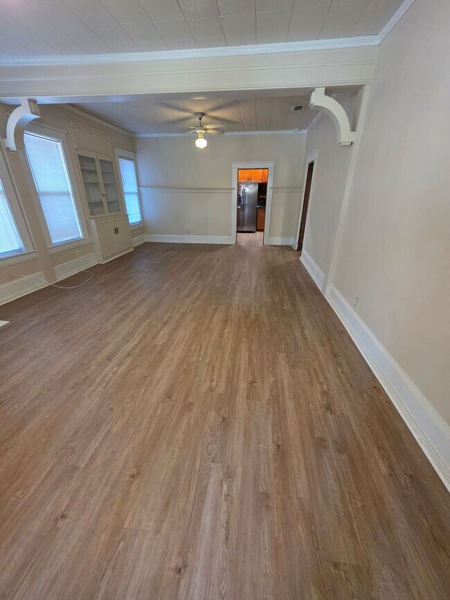 Building Photo - Charming Murray Hill Home with Modern Upda...