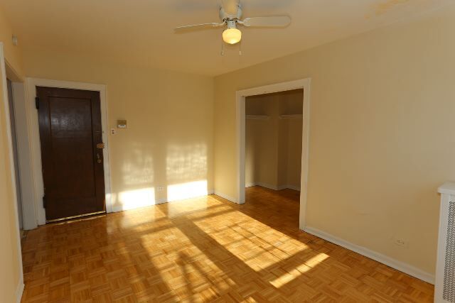 Building Photo - 714 W Belmont Ave