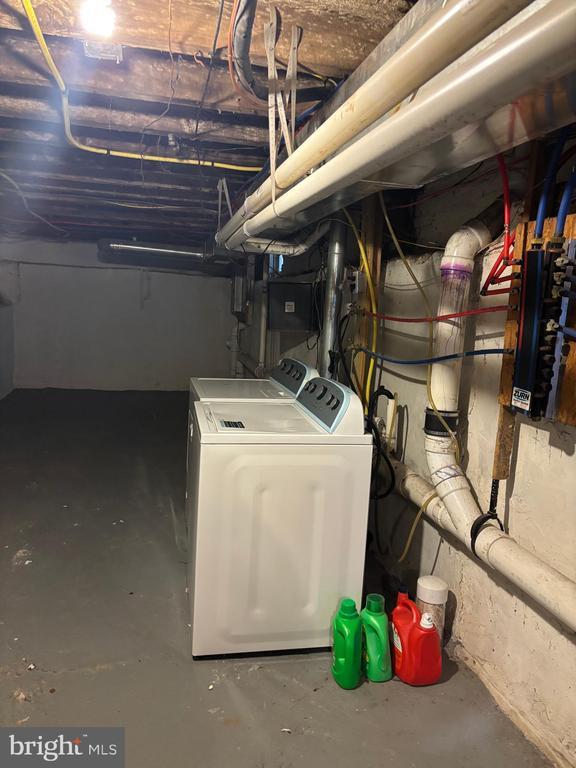 Building Photo - 2250 N Lambert St