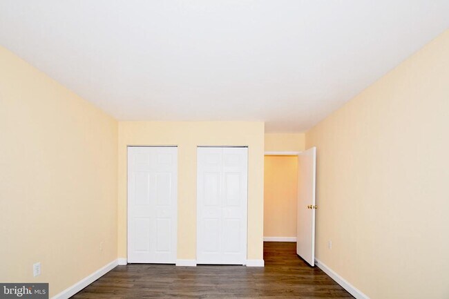 Building Photo - 10320 Westlake Dr