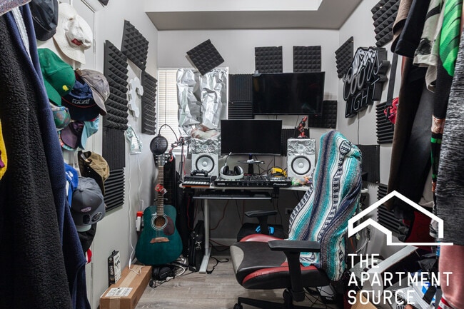 Building Photo - 1237 W Ohio St