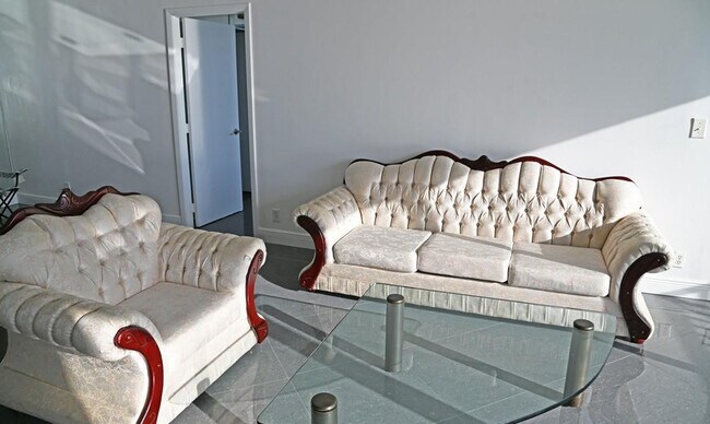 Building Photo - 531 N Ocean Blvd