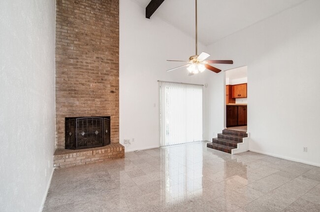 Building Photo - 9023 Pinewood Dr