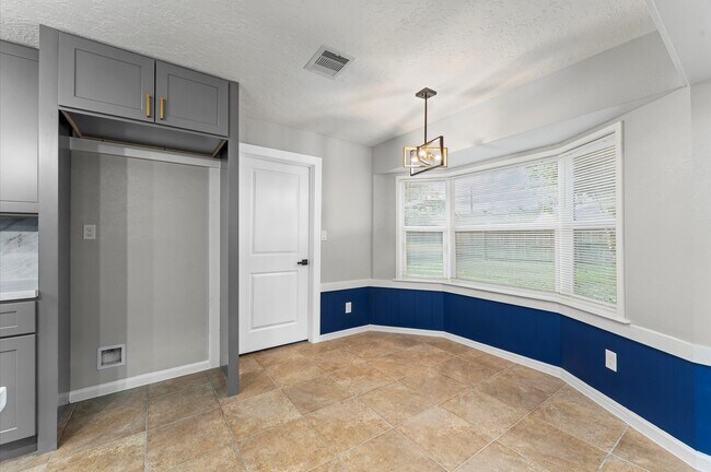 Building Photo - 8231 Garden Parks Dr