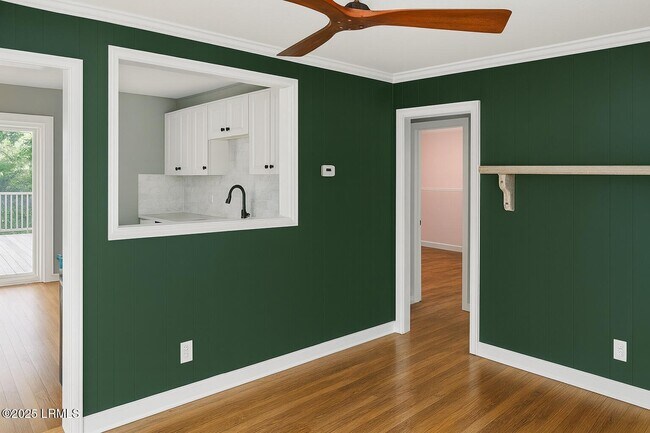 Building Photo - 174 James St