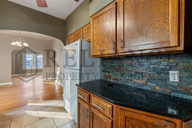 Building Photo - 806 N Faulkner St