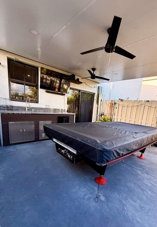 Building Photo - 470 NE 12th St