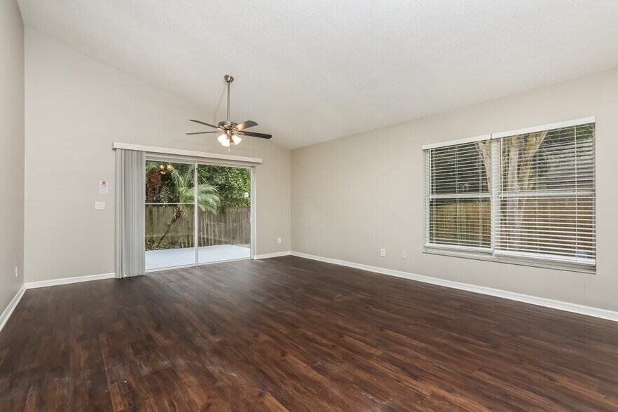Building Photo - 13709 Valleybrooke Ln