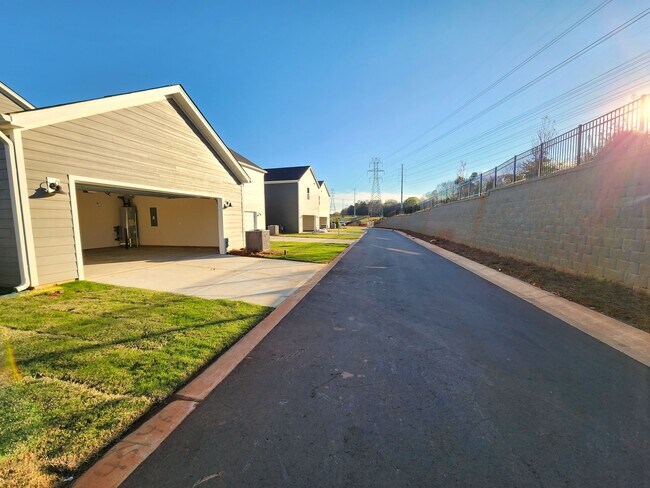 Building Photo - 13210 Kenworth Rd