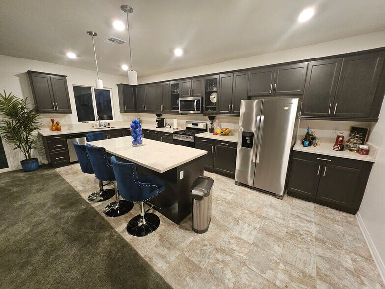 Building Photo - 7900 Raincross Ct