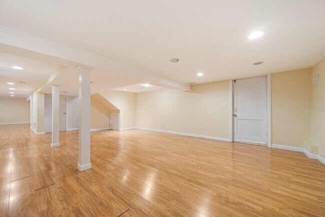 Building Photo - 28 Mansfield Rd