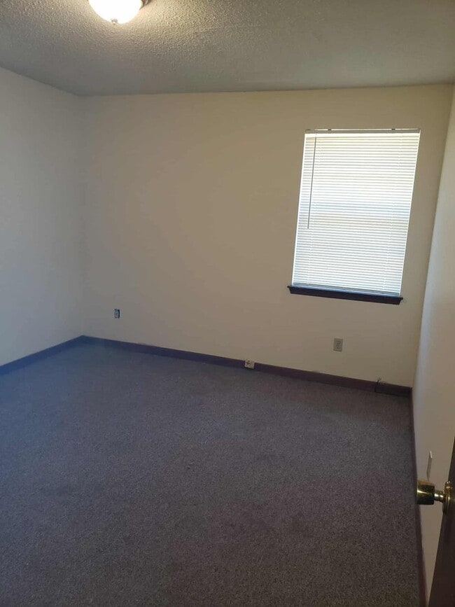 Building Photo - Duplex Unit Near NAS Pensacola