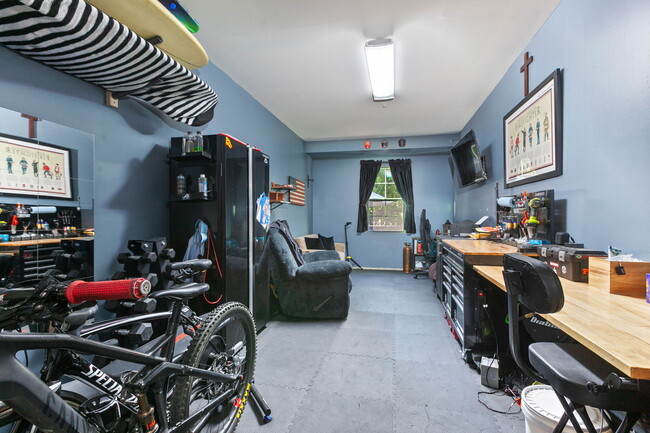 Building Photo - 360 Calle Vela