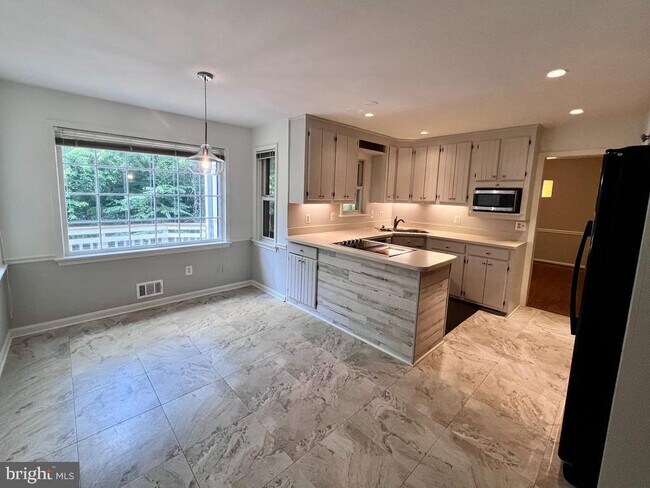 Building Photo - 9101 Streamview Ln
