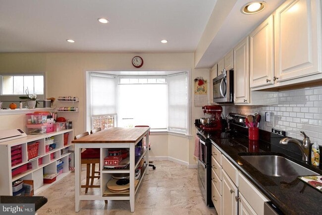 Building Photo - 5449 Grove Ridge Way