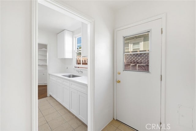 Building Photo - 1367 N Mentor Ave