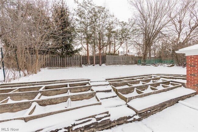 Building Photo - 2539 Warrensville Center Rd