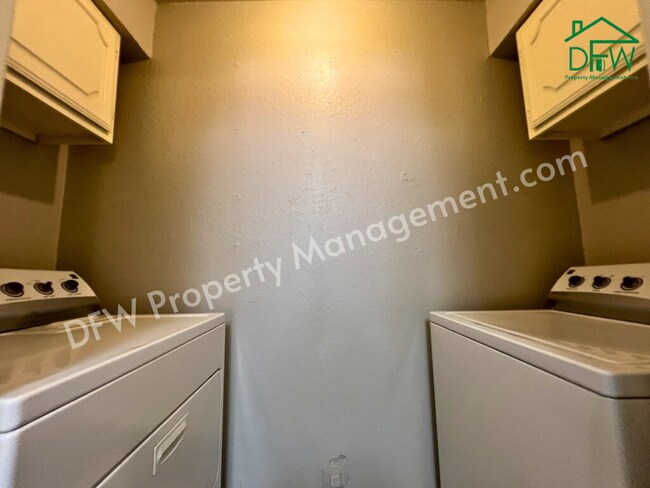 Building Photo - Charming Single-Story 2/2 Duplex with 2-Car Garage Just Steps from Your Back Door – Arlington, TX