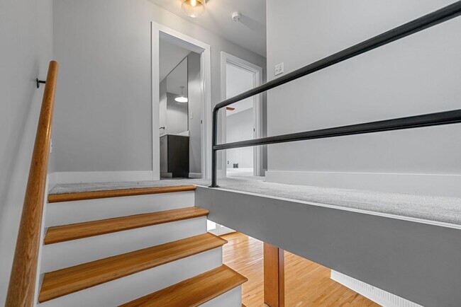 Building Photo - *Beautifully Updated & Spacious 4BD/2.5BA Single Family Home Available in South Side Slopes*