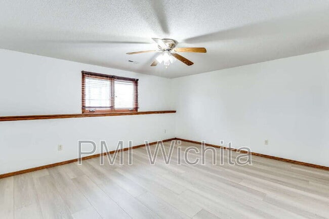 Building Photo - 6514 W Briarwood Ave
