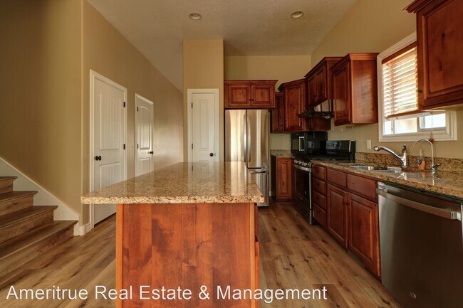 Building Photo - 5 br, 3.5 bath House - 2801 W Bear Ridge Way