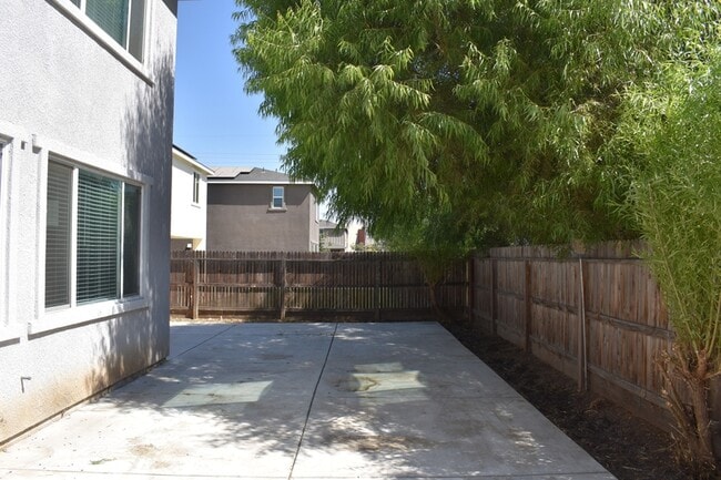 Building Photo - 2454 Fidalgo Wy