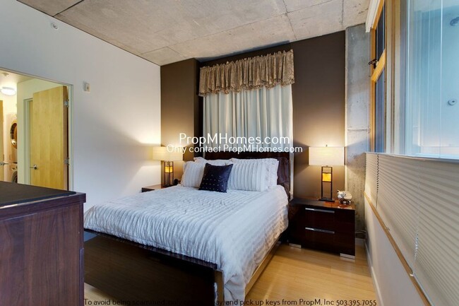 Building Photo - Luxury Goose Hollow Living – 1 Bedroom + S...