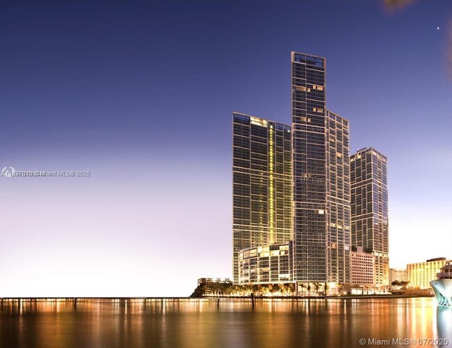Building Photo - 495 Brickell Ave