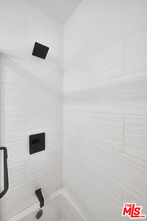 Building Photo - 3701 Coliseum St