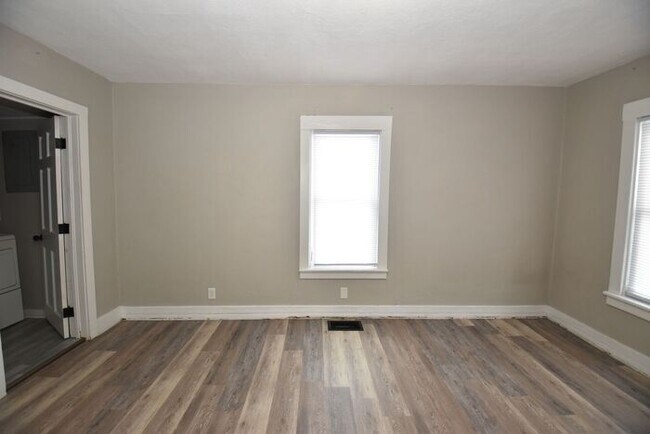 Building Photo - Mishawaka Near Parks and the Riverwalk 2 bedroom