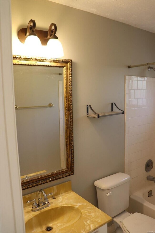 Building Photo - 760 N Burbank Dr