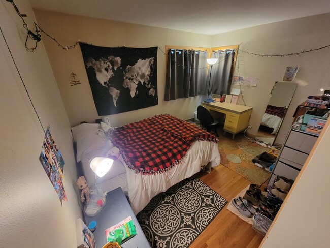 Building Photo - AVAILABLE JUNE - Nice 5 Bed 2 Bath Near Campus w/ OSP & Huge Yard