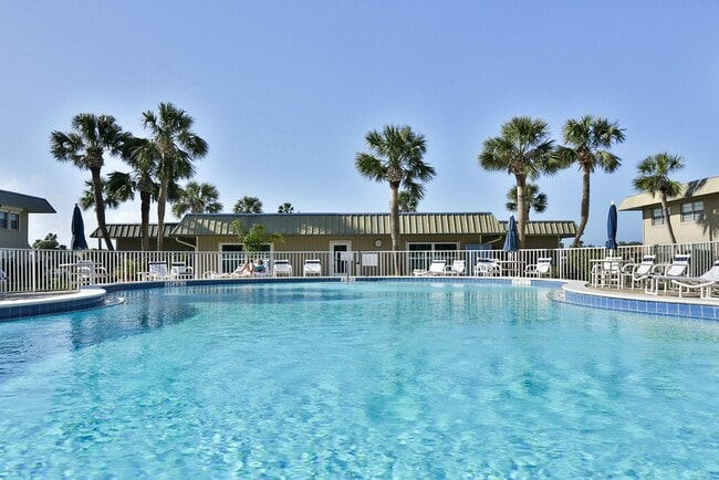 Building Photo - Intracoastal 2 bed/ 2 ba condo with lots o...