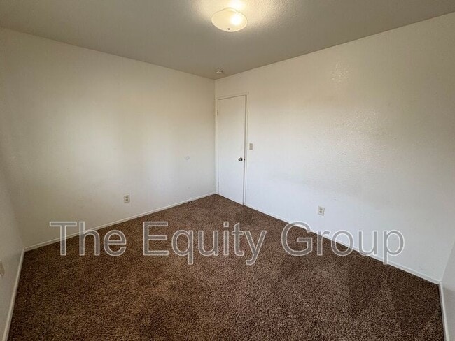 Building Photo - 2408 W Packwood Dr